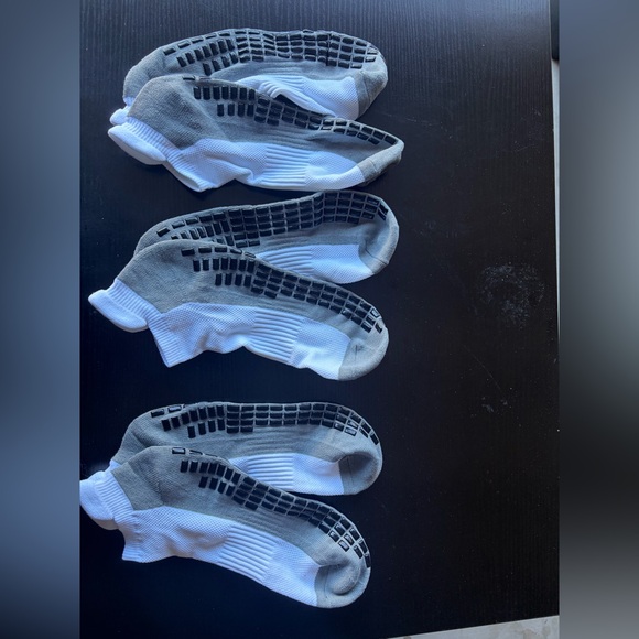 Non skid socks with rubber bottoms. Rative socks - Picture 7 of 8